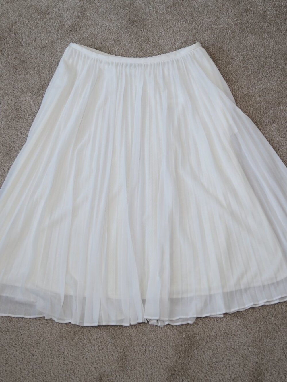 GIORGIO ARMANI MADE IN ITALY PLEATED WHITE SKIRT SIZE 36